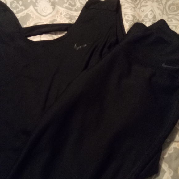 Nike dry fit capris and tank - Picture 1 of 4